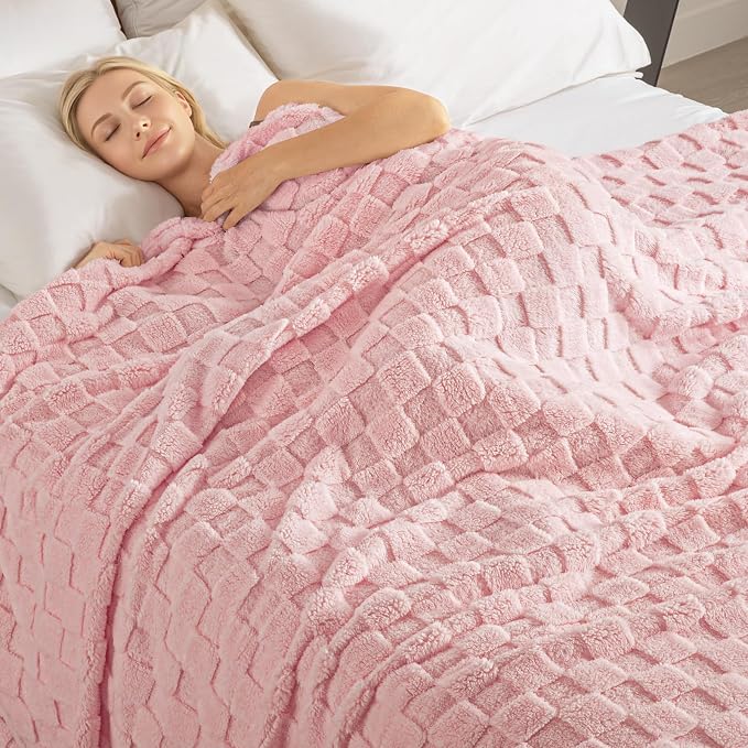 Exclusivo Mezcla 3D Checkered Fleece Twin Blanket for Bed, Pink | Super Soft and Cozy Fluffy Bed Blanket, Cute Fuzzy Blanket for Teens Back to School, Dorm Essentials, All Season, 60"x80"