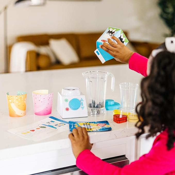 Melissa & Doug Smoothie Maker, Working Pretend Play Blender Set with Toy Food & Play Kitchen Accessories, Preschool Learning Toys for Girls & Boys 3+