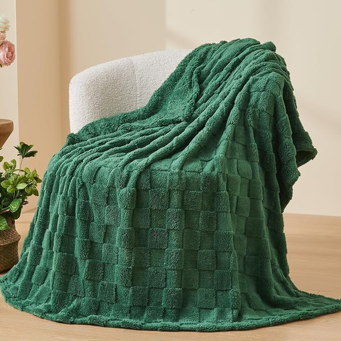 NEWCOSPLAY 3D Checkered Flannel Twin Blanket, Dark Green, 60"x80" | Super Soft Cute Lightweight Decorative Premium Silky Fleece Blanket for Couch Sofa Bed, Gift for Women Men, All Season Use