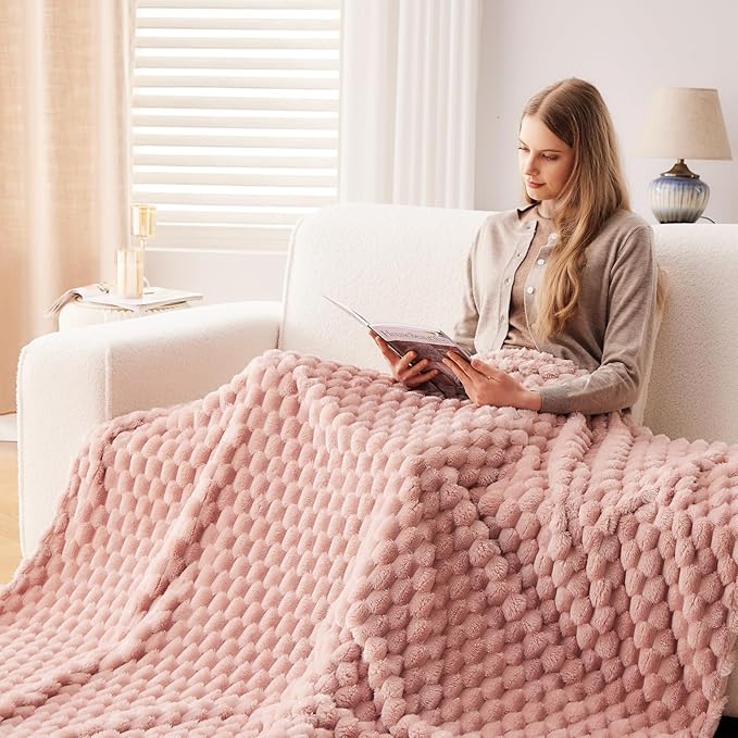 NEWCOSPLAY Super Soft Queen Blanket Pink Premium Silky Flannel Fleece 3D Clouds Stylish Jacquard Lightweight Bed Blanket All Season Use 350GSM (Pink, Queen(90"x90"))