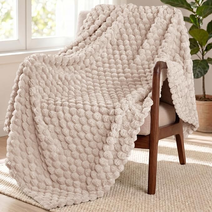 Exclusivo Mezcla Large 3D Fleece Throw Blanket for Couch, Camel | Extra Soft Fuzzy Plush Lightweight Throws, Cozy Fluffy Decorative Blankets for All Seasons, 50x70 Inches