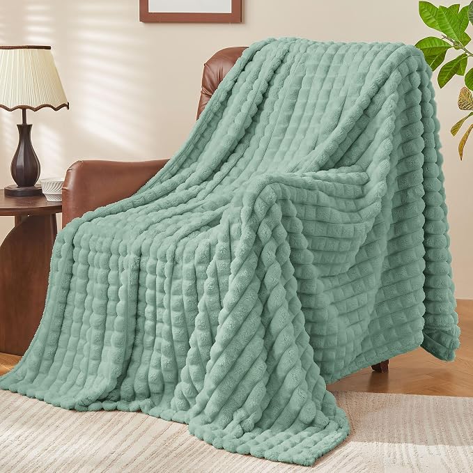 BEDELITE Sage Green Checked Fleece Twin Throw Blanket for Bed, 60x80 Inch | Soft Warm Fuzzy Fluffy Blanket for Couch Sofa, Lightweight Plush Cozy Throws for Home Room Decor, Gift for Women, All Season