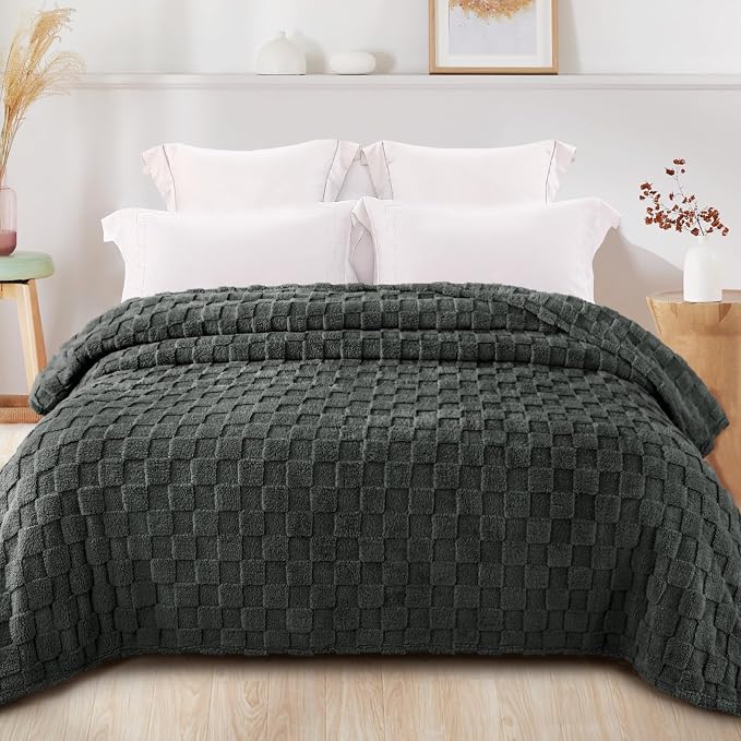 Exclusivo Mezcla 3D Checkered Fleece King Blanket for Bed, Dark Grey | Super Soft and Cozy Fluffy Blanket, Lightweigh and Breathable Blanket for Living Room, Bedroom, Decor, All Season, 104"x90"