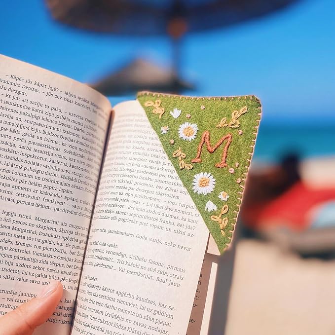 MOTEERLLU Personalized Hand Embroidered Corner Bookmark,Felt Triangle Page Stitched Handmade Bookmark,Unique Cute Flower Letter Embroidery Bookmarks Accessories for Book Lovers(Spring-c)