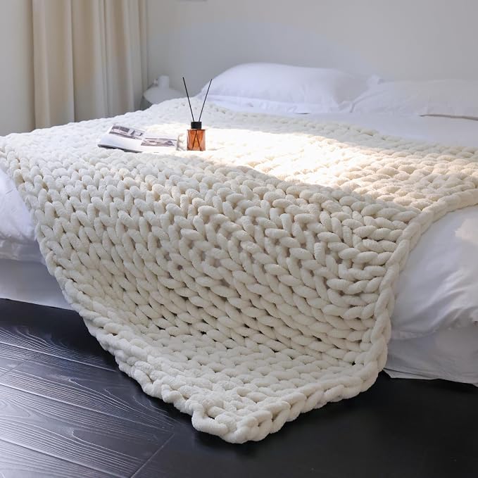 Maetoow Chenille Chunky Knit Blanket Throw （40×50 Inch）, Handmade Warm & Cozy Blanket Couch, Bed, Home Decor, Soft Breathable Fleece Banket, Christmas Thick and Giant Yarn Throws，Cream