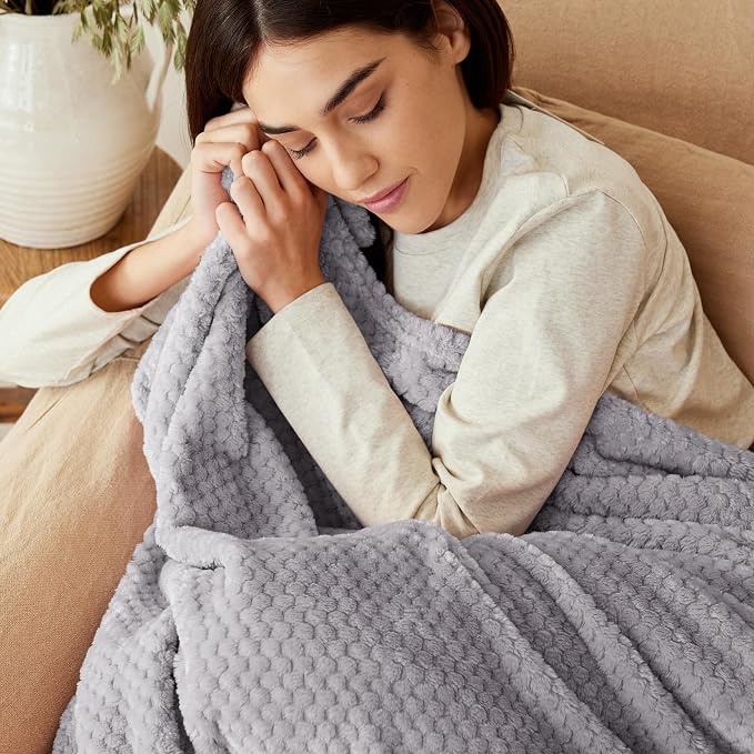 Exclusivo Mezcla Soft Waffle Fleece Bed Blanket King Size, Light Gray | Lightweight Plush Blanket for Bed, Bedroom, Cozy Flannel with Waffle Texture, Stylish Home Decor, All Season, 104x90 Inches