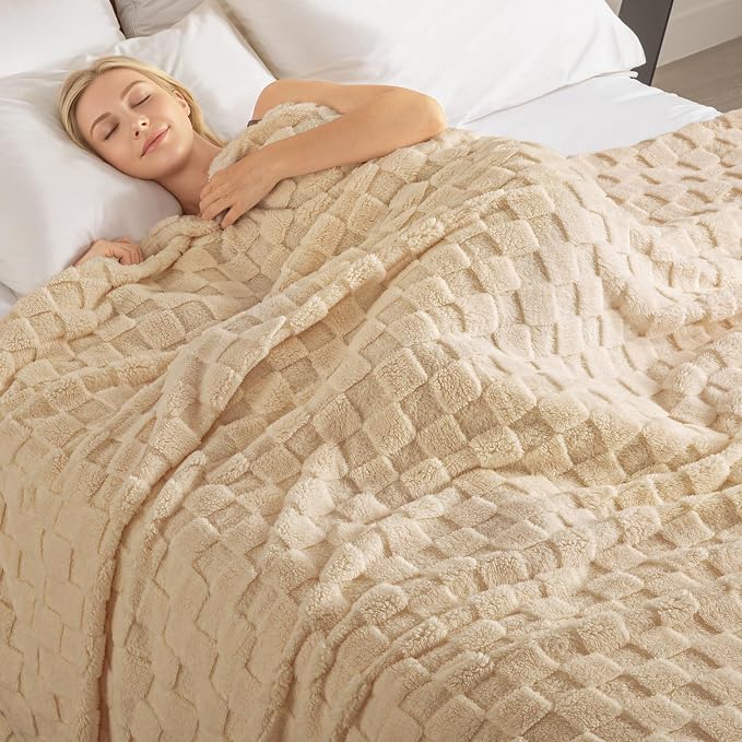 Exclusivo Mezcla 3D Checkered Fleece Twin Blanket for Bed, Camel | Super Soft and Cozy Fluffy Bed Blanket, Cute Fuzzy Blanket for Teens Back to School, Dorm Essentials, All Season, 60"x80"