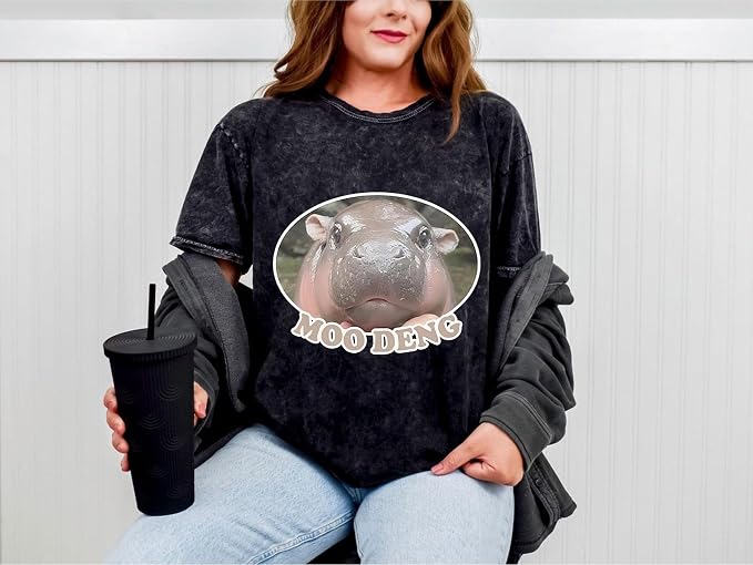 YOUNG GREEN Moo Deng Sweatshirt Moo Deng Bouncy Pig T-Shirt The Cute Baby Hippo Sweatshirt Gift For Moo Deng Lovers