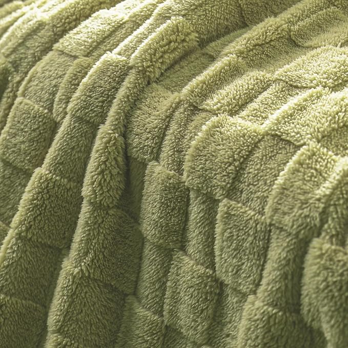 Exclusivo Mezcla 3D Checkered Fleece King Blanket for Bed, Olive Green | Super Soft and Cozy Fluffy Blanket, Lightweigh and Breathable Blanket for Living Room, Bedroom, Decor, All Season, 104"x90"