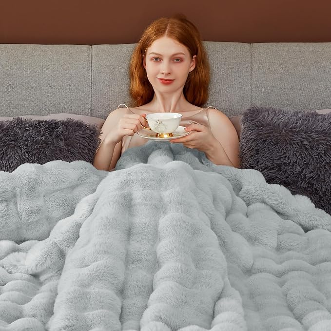 Luxury 1000GSM Faux Rabbit Fur Throw Blanket, Super Heavy Warm Cozy Grey Blankets for Couch Bed Sofa, Ruched Plush Fuzzy Elegant Soft Reversible Mink Blanket for Living Room Bedroom