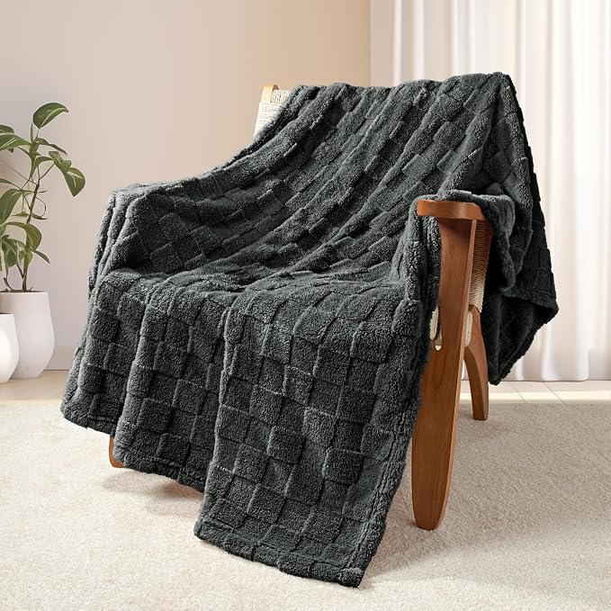 Exclusivo Mezcla 3D Checkered Fleece Throw Blanket for Couch, Dark Grey | Super Soft and Cozy Fluffy Throw, Lightweight and Breathable, Cute Fuzzy Blanket for Sofa, Home Decor, All Season, 50"x60"