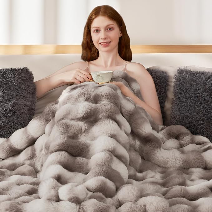 Luxury 1000GSM Rabbit Faux Fur Blanket, Super Heavy Warm Cozy Brown Blankets for Couch Bed Sofa, Ruched Plush Fuzzy Elegant Soft Reversible Mink Blanket Living Room Bedroom, 90" x 90"