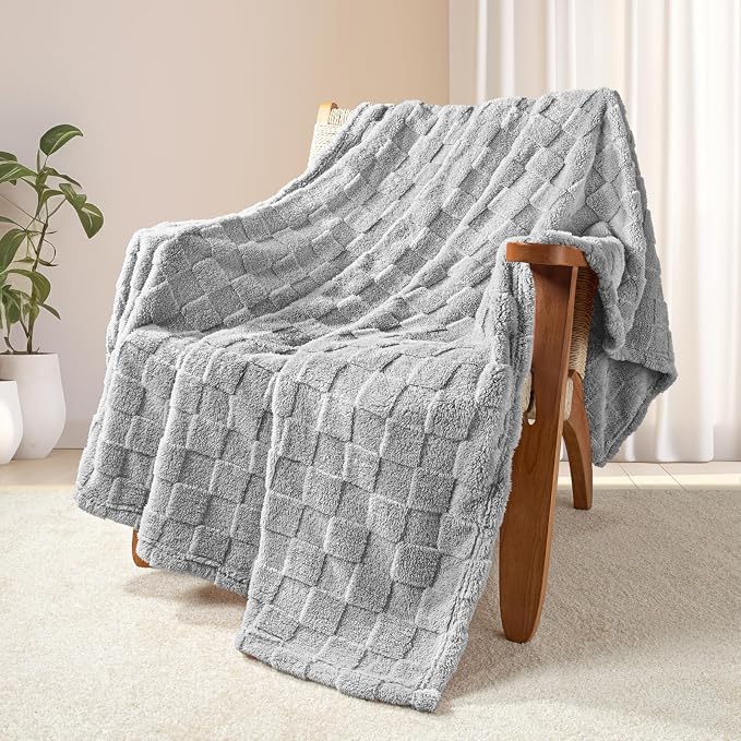 Exclusivo Mezcla 3D Checkered Fleece Throw Blanket for Couch, Light Grey | Super Soft and Cozy Fluffy Throw, Lightweight and Breathable, Cute Fuzzy Blanket for Sofa, Home Decor, All Season, 50"x60"