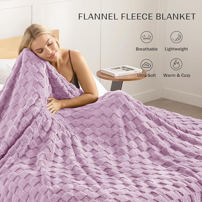 Exclusivo Mezcla 3D Checkered Fleece King Blanket for Bed, Light Purple | Super Soft and Cozy Fluffy Blanket, Lightweigh and Breathable Blanket for Living Room, Bedroom, Decor, All Season, 104"x90"