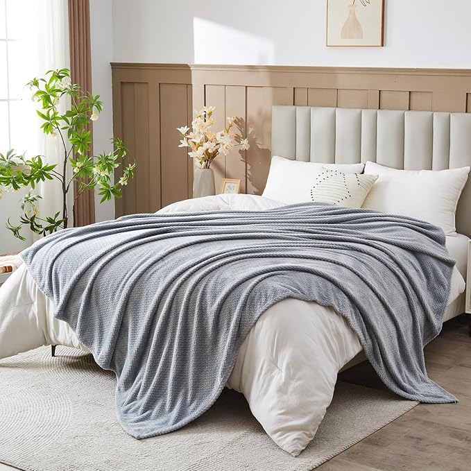 NEWCOSPLAY Fleece Leaves Pattern King Blanket, Grey, 90"x110" | Super Soft Throw Blanket, Lightweight Cozy Bed Sofa Blanket, Premium Silky Flannel Fleece, Travel Blanket for All Season Use