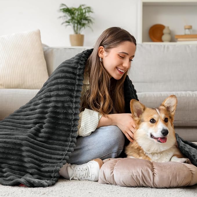 BEDELITE 3D Ribbed Charcoal Grey Fleece Twin Blanket for Bed, 60x80 Inch | Soft Warm Decorative Fluffy Blanket, Cozy Plush Lightweight Fuzzy Throw Blanket for Couch Sofa Room Decor, Gift for Women