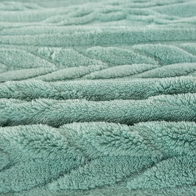 YUSOKI Sherpa Fleece Twin XL Size Blanket, Light Green, 65"x90" | 3D Stylish Design,320GSM, Non-Shedding, Lightweight for All Season Use, stays fluffy after repeated washes, Perfect Gifts