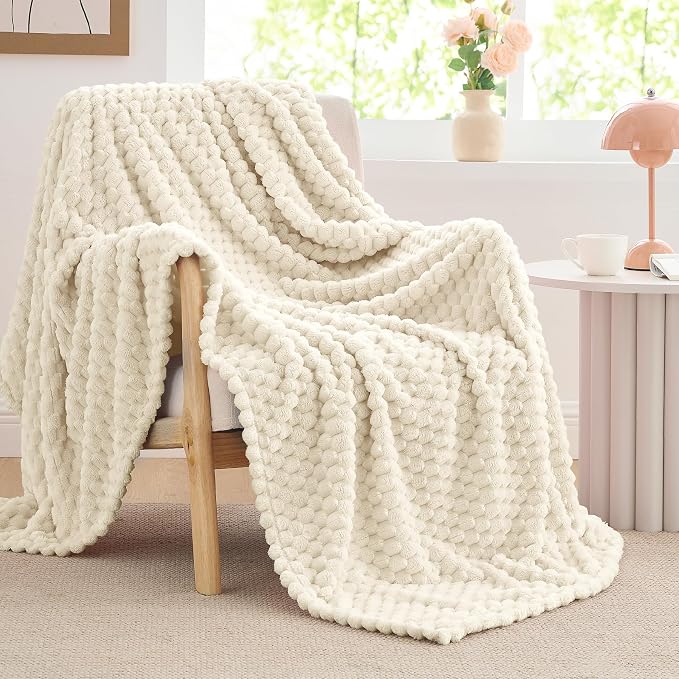 BEDELITE Cream Throw Blanket for Couch, Soft Cozy Gifts for Women, 50 * 60 | 3D Jacquard Decorative Fleece Blanket, Super Soft Plush Throws, Cute Birthday Gift for Women & Men, Suitable for All Seasons