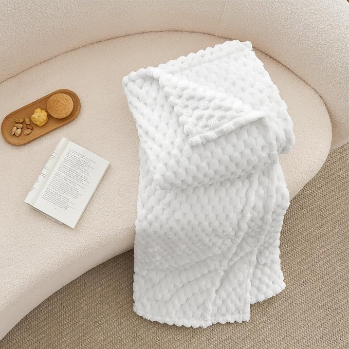BEDELITE White Twin Blanket for Couch, Soft Cozy Gifts for Women, 60 * 80 | 3D Jacquard Decorative Fleece Blanket, Super Soft Plush Throw, Cute Birthday Gift for Women & Men, Suitable for All Seasons