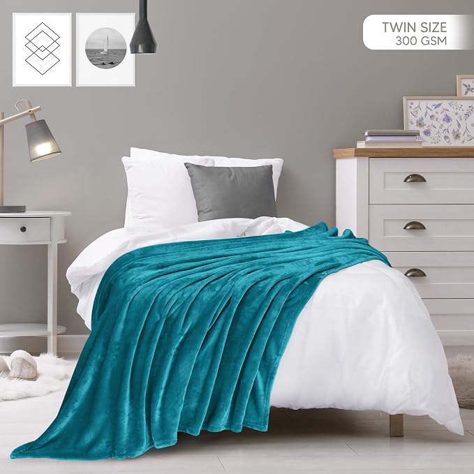 Utopia Bedding Soft Fleece Bed Blanket Twin Size Turquoise (90x66 Inch) | Microfiber Plush Warm Lightweight Breathable Cozy Blanket Anti-Static, All Season Use, Gift for Women and Men