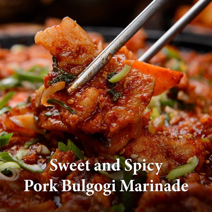 Wang Spicy Pork Bulgogi Marinade, Korean BBQ Sauce with Gochujang | Sweet & Spicy Bulgogi Sauce for Pork & Chicken, Resealable Lid, Made in Korea, 29.63 oz Bottle