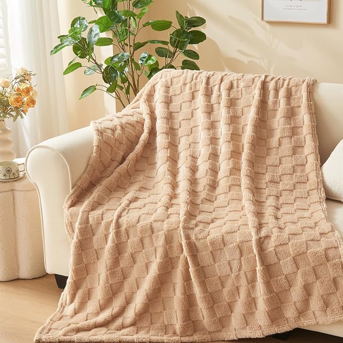 NEWCOSPLAY 3D Checkered Flannel Throw Blanket, Brown Checkered, 50"x70" | Super Soft Cute Lightweight Decorative Premium Silky Fleece Blanket for Couch Sofa Bed, Gift for Women Men, All Season Use