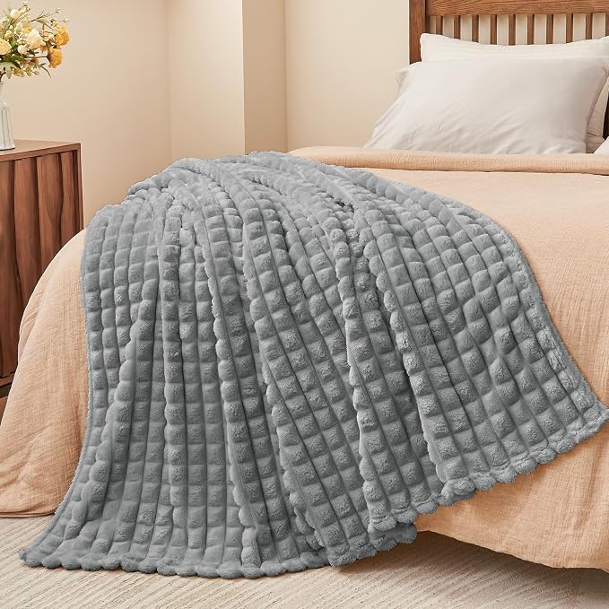 BEDELITE Grey Checked Fleece King Size Throw Blankets for Bed, 108x90 Inch | Soft Warm Fuzzy Fluffy Blanket for Bed Sofa, Lightweight Plush Cozy Blankets for Home Room Decor, Gift for Women, All Season
