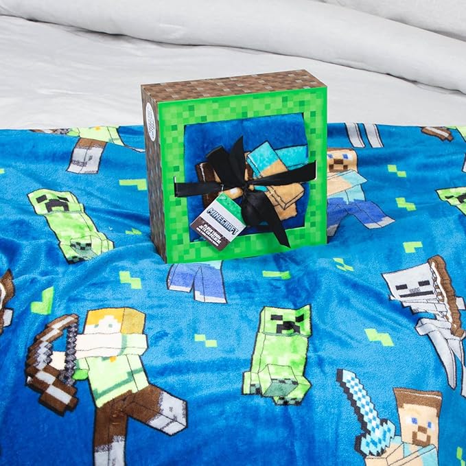 Jay Franco Minecraft Throw Blanket with Gift Box - Plush Throw Measures 46 x 60 Inches - Super Soft Special Edition Gamer Fleece Bedding Features Creeper