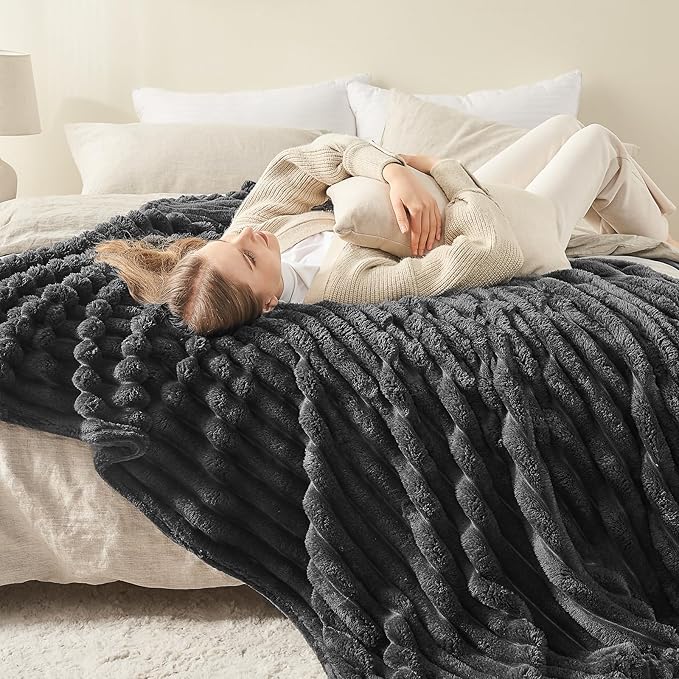 NEWCOSPLAY Super Soft King Blanket Grey Premium Silky Flannel Fleece 3D Ribbed Jacquard Lightweight Bed Blanket All Season Use (Grey Ribbed, King(90"x110"))