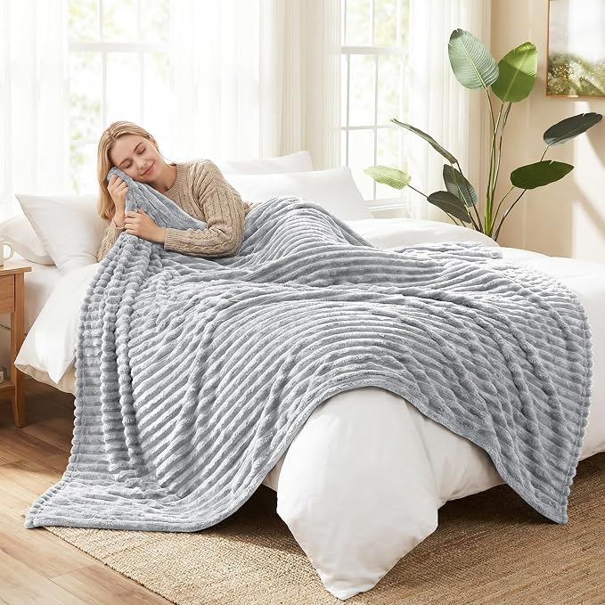 HIMEET Light Grey Twin Blanket for Bed, 300GSM Ribbed Fleece, 60 x 80 in | Ultra Soft Flannel, All-Season Lightweight Warmth, Bed Layering Pick & Dorm Essential, Gift for Men & Women, Machine Washable