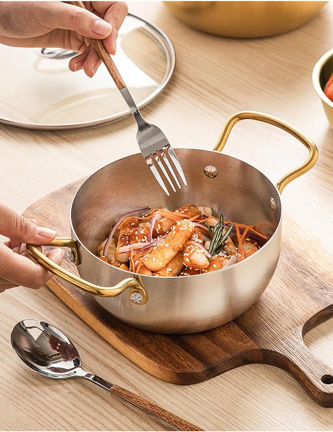 Ramen Soup Pot Pan with Lid Ramen Cooker Ramen Pot Korean Noodle Cooker Aluminium Alloy Cooking Pot with Lid Stock Pot for Cooking Soup Pasta and Stew Spoon,Silver,22CM