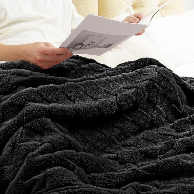 Exclusivo Mezcla 3D Checkered Fleece Throw Blanket for Couch, Black | Super Soft and Cozy Fluffy Throw, Lightweight and Breathable, Cute Fuzzy Blanket for Sofa, Home Decor, All Season, 50"x60"