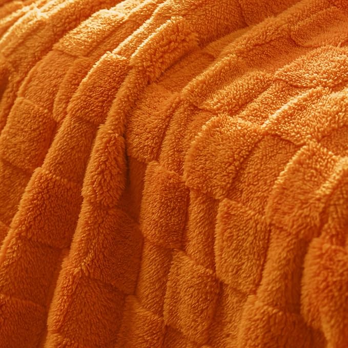 Exclusivo Mezcla 3D Checkered Fleece Twin Blanket for Bed, Burnt Orange | Super Soft and Cozy Fluffy Bed Blanket, Cute Fuzzy Blanket for Teens Back to School, Dorm Essentials, All Season, 60"x80"