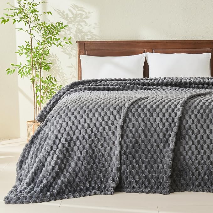 NEWCOSPLAY Super Soft King Blanket Grey Premium Silky Flannel Fleece 3D Clouds Stylish Jacquard Lightweight Bed Blanket All Season Use 350GSM (Grey, King(90"x110"))