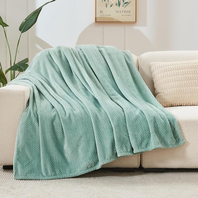 NEWCOSPLAY Fleece Leaves Pattern King Blanket, Mint Green, 90"x110" | Super Soft Throw Blanket, Lightweight Cozy Bed Sofa Blanket, Premium Silky Flannel Fleece, Travel Blanket for All Season Use