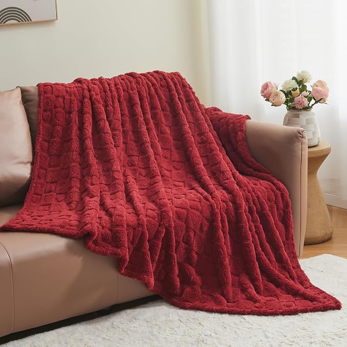NEWCOSPLAY 3D Heart Checkered Flannel Twin Blanket, Red Heart, 60"x80" | Super Soft Cute Lightweight Decorative Premium Silky Fleece Blanket for Couch Sofa Bed, Gift for Women Men, All Season Use