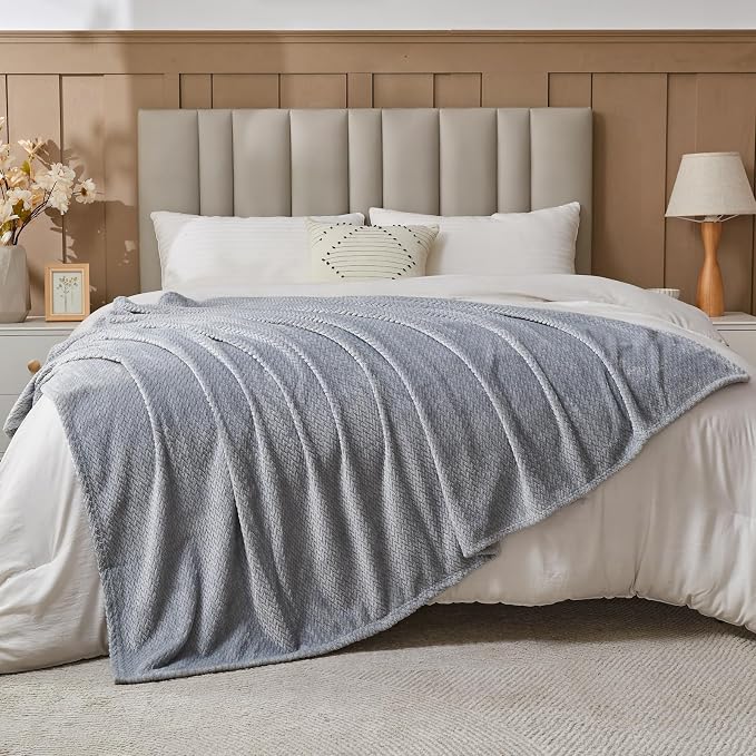 NEWCOSPLAY Fleece Leaves Pattern King Blanket, Grey, 90"x110" | Super Soft Throw Blanket, Lightweight Cozy Bed Sofa Blanket, Premium Silky Flannel Fleece, Travel Blanket for All Season Use