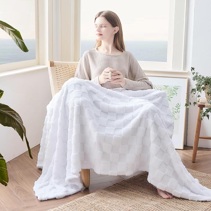 NEWCOSPLAY 3D Checkered Flannel Twin Blanket, White Checkered, 60"x80" | Super Soft Cute Lightweight Decorative Premium Silky Fleece Blanket for Couch Sofa Bed, Gift for Women Men, All Season Use