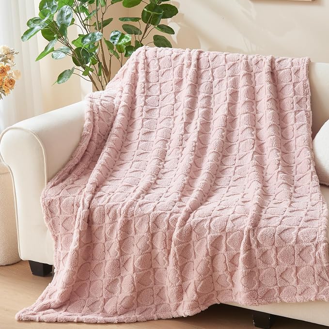 NEWCOSPLAY 3D Heart Checkered Flannel Twin Blanket, Dusty Pink, 60"x80" | Super Soft Cute Lightweight Decorative Premium Silky Fleece Blanket for Couch Sofa Bed, Gift for Women Men, All Season Use