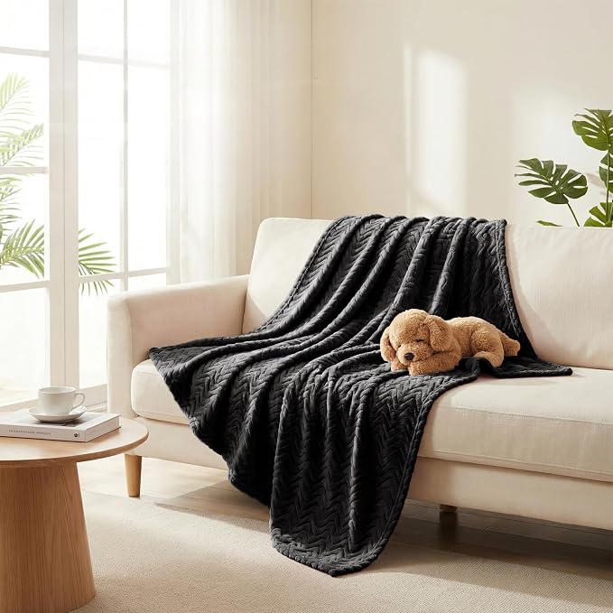 Exclusivo Mezcla Large Fleece Throw Blanket for Couch, Sofa, Black | 50"x70" Soft Breathable Lightweight Flannel Throws for Summer, Plush Cozy Jacquard Wave Blanket for Home Decor