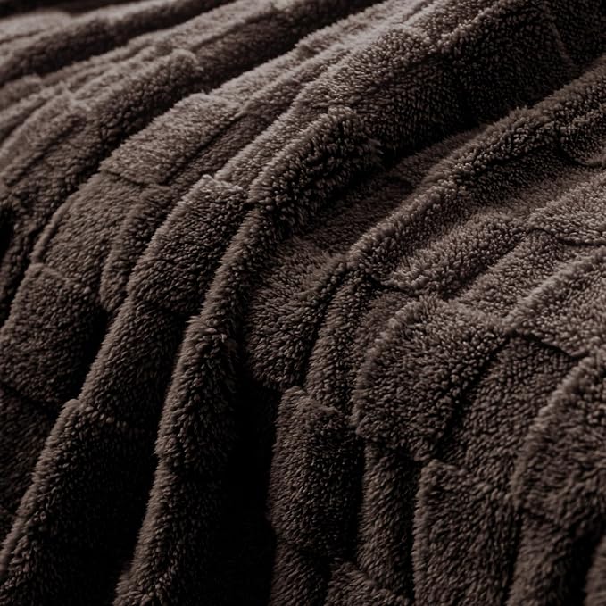 Exclusivo Mezcla 3D Checkered Fleece Throw Blanket for Couch, Coffee | Super Soft and Cozy Fluffy Throw, Lightweight and Breathable, Cute Fuzzy Blanket for Sofa, Home Decor, All Season, 50"x60"