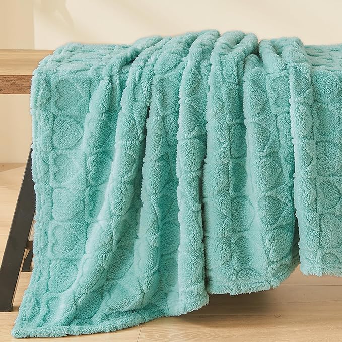 NEWCOSPLAY 3D Heart Checkered Flannel Throw Blanket, Sage Green, 50"x70" | Super Soft Cute Lightweight Decorative Premium Silky Fleece Blanket for Couch Sofa Bed, Gift for Women Men, All Season Use