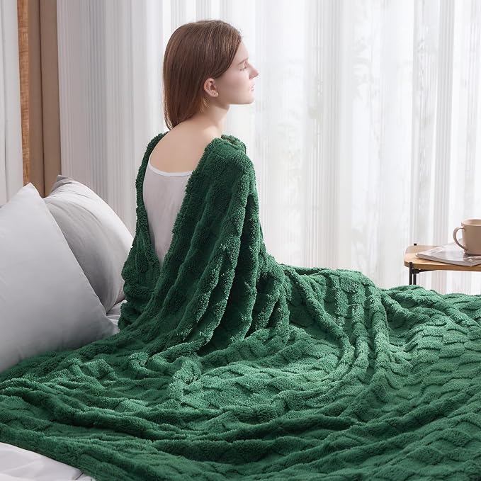 NEWCOSPLAY 3D Checkered Flannel Twin Blanket, Dark Green, 60"x80" | Super Soft Cute Lightweight Decorative Premium Silky Fleece Blanket for Couch Sofa Bed, Gift for Women Men, All Season Use