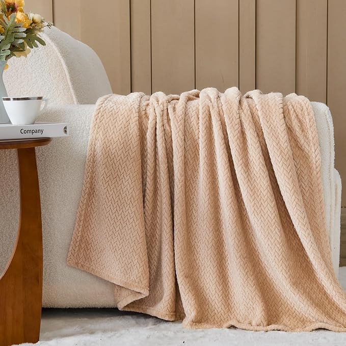 NEWCOSPLAY Fleece Leaves Pattern King Blanket, Brown, 90"x110" | Super Soft Throw Blanket, Lightweight Cozy Bed Sofa Blanket, Premium Silky Flannel Fleece, Travel Blanket for All Season Use