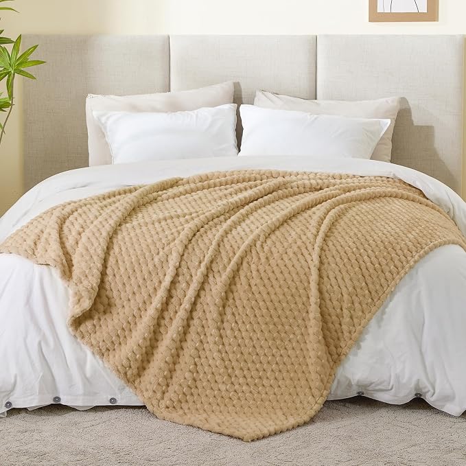 BEDELITE Camel Twin Blanket for Couch, Soft Cozy Gifts for Women, 60 * 80 | 3D Jacquard Decorative Fleece Blanket, Super Soft Plush Throws, Cute Birthday Gift for Women & Men, Suitable for All Seasons
