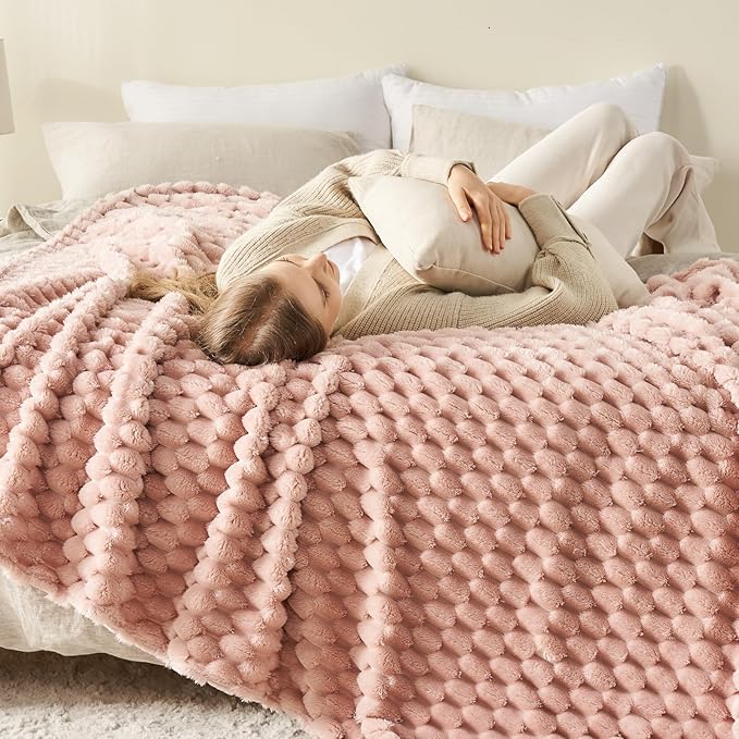 NEWCOSPLAY Super Soft Throw Blanket Pink Premium Silky Flannel Fleece 3D Clouds Stylish Jacquard Lightweight Bed Blanket All Season Use 350GSM (Pink, Throw(50"x60"))