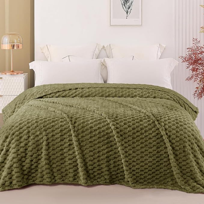 Exclusivo Mezcla 3D Fleece Queen Size Blanket for Bed, Olive Green | Extra Soft Fuzzy Plush Lightweight Bed Blankets, Cozy Fluffy Decorative Blankets for All Seasons, 90x90 Inches