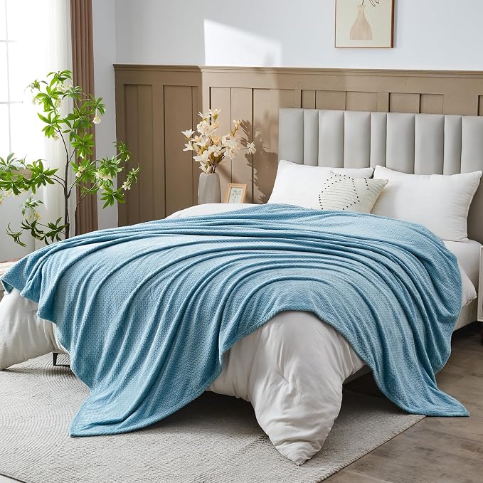 NEWCOSPLAY Fleece Leaves Pattern King Blanket, Light Blue, 90"x110" | Super Soft Throw Blanket, Lightweight Cozy Bed Sofa Blanket, Premium Silky Flannel Fleece, Travel Blanket for All Season Use