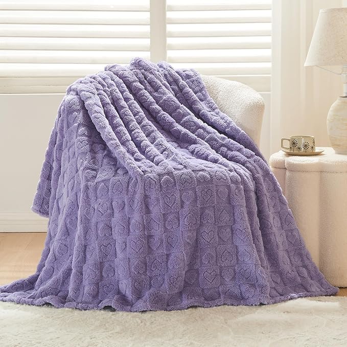 NEWCOSPLAY 3D Heart Checkered Flannel King Blanket, Lavender, 90"x110" | Super Soft Cute Lightweight Decorative Premium Silky Fleece Blanket for Couch Sofa Bed, Gift for Women Men, All Season Use
