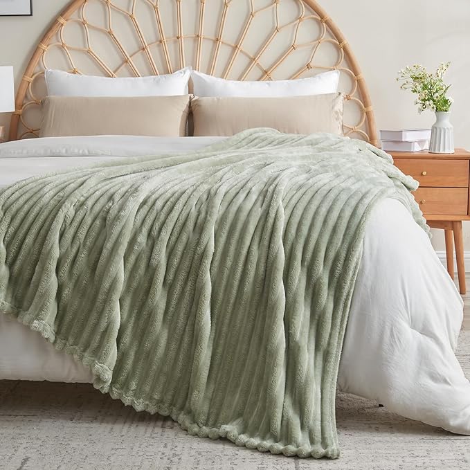 NEWCOSPLAY Super Soft King Blanket Sage Green Premium Silky Flannel Fleece 3D Ribbed Jacquard Lightweight Bed Blanket All Season Use (Sage Green Ribbed, King(90"x110"))